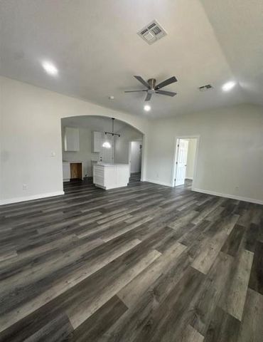 1008 Gonzales St, Cuero, TX 77954