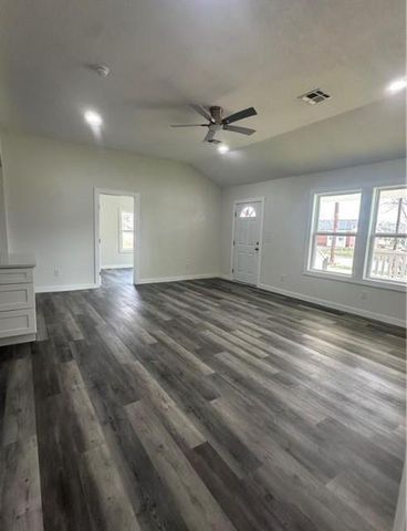 1008 Gonzales St, Cuero, TX 77954