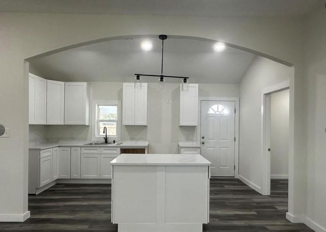 1008 Gonzales St, Cuero, TX 77954