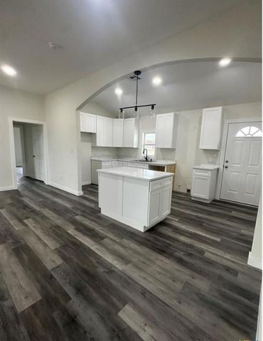 1008 Gonzales St, Cuero, TX 77954