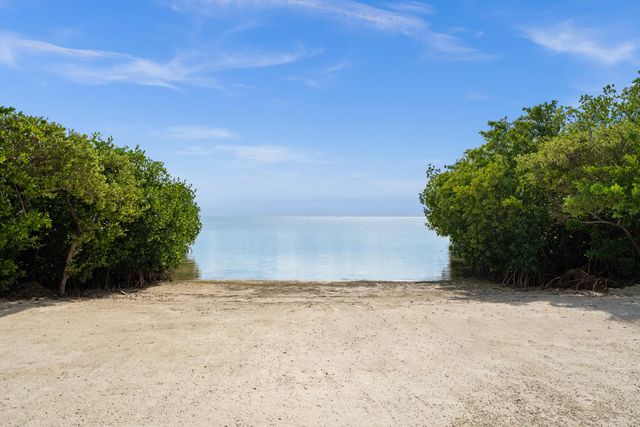 83407 Old Highway, Upper Matecumbe Key Islamorada, FL 33036
