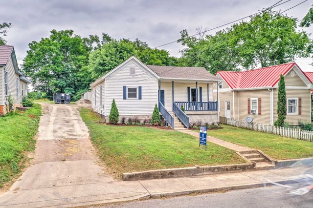 945 Clark St, Clarksville, TN 37040