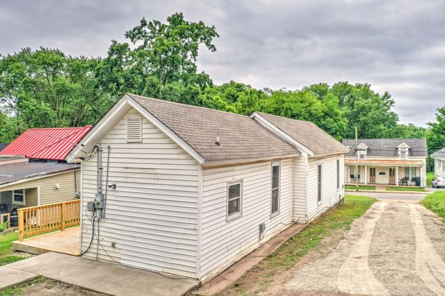 945 Clark St, Clarksville, TN 37040