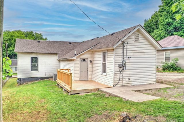 945 Clark St, Clarksville, TN 37040