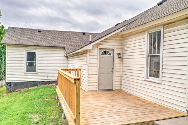 945 Clark St, Clarksville, TN 37040