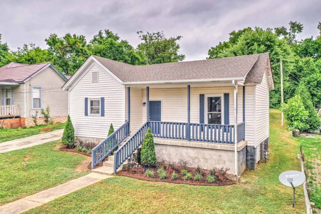 945 Clark St, Clarksville, TN 37040