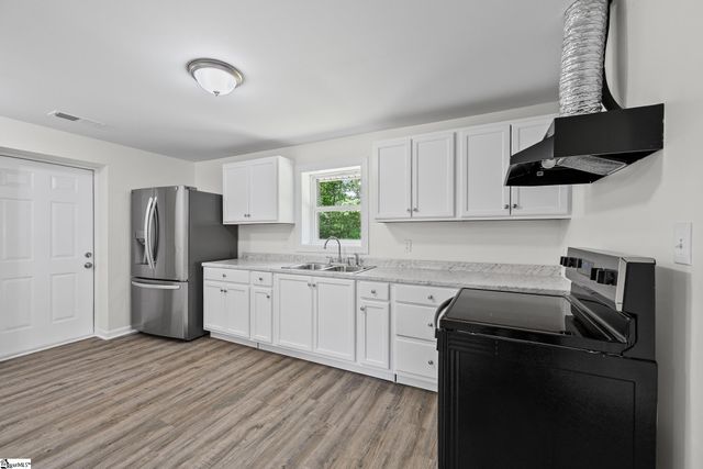 141 Edge Street, Wellford, SC 29385