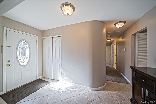 7 Hemlock Road, Mount Sinai, NY 11766