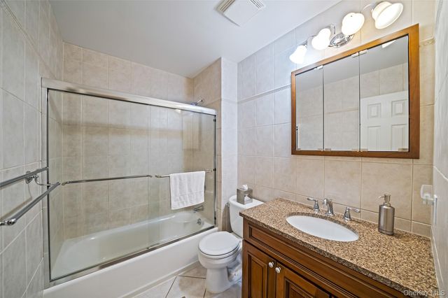 7 Hemlock Road, Mount Sinai, NY 11766