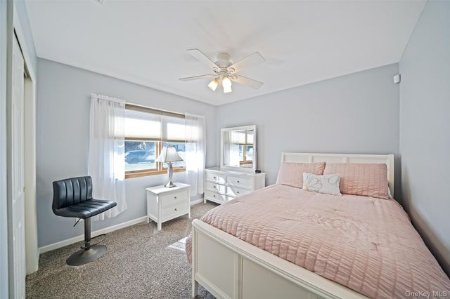 7 Hemlock Road, Mount Sinai, NY 11766