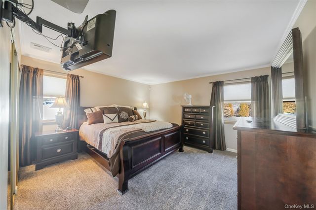 7 Hemlock Road, Mount Sinai, NY 11766