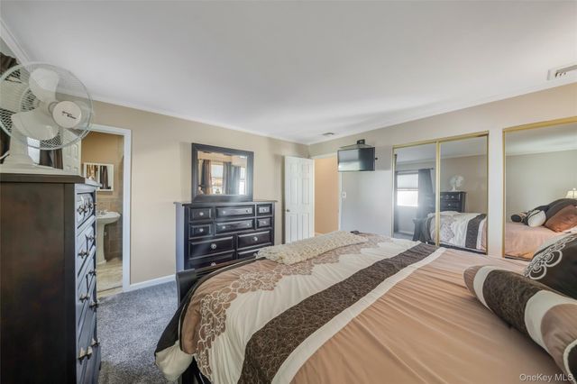 7 Hemlock Road, Mount Sinai, NY 11766