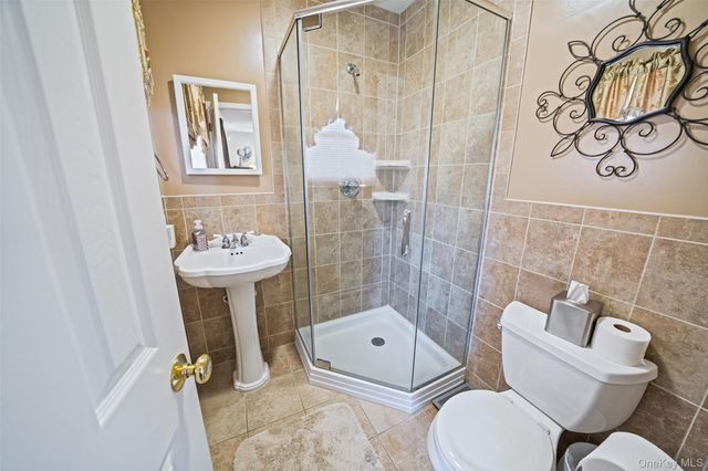 7 Hemlock Road, Mount Sinai, NY 11766