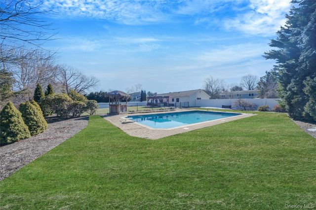 7 Hemlock Road, Mount Sinai, NY 11766