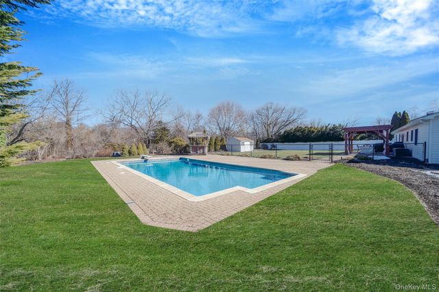 7 Hemlock Road, Mount Sinai, NY 11766