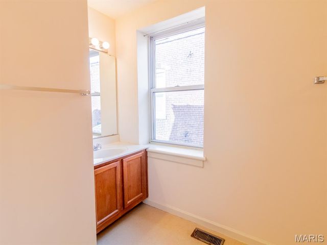 915 Ann Avenue, St Louis, MO 63104