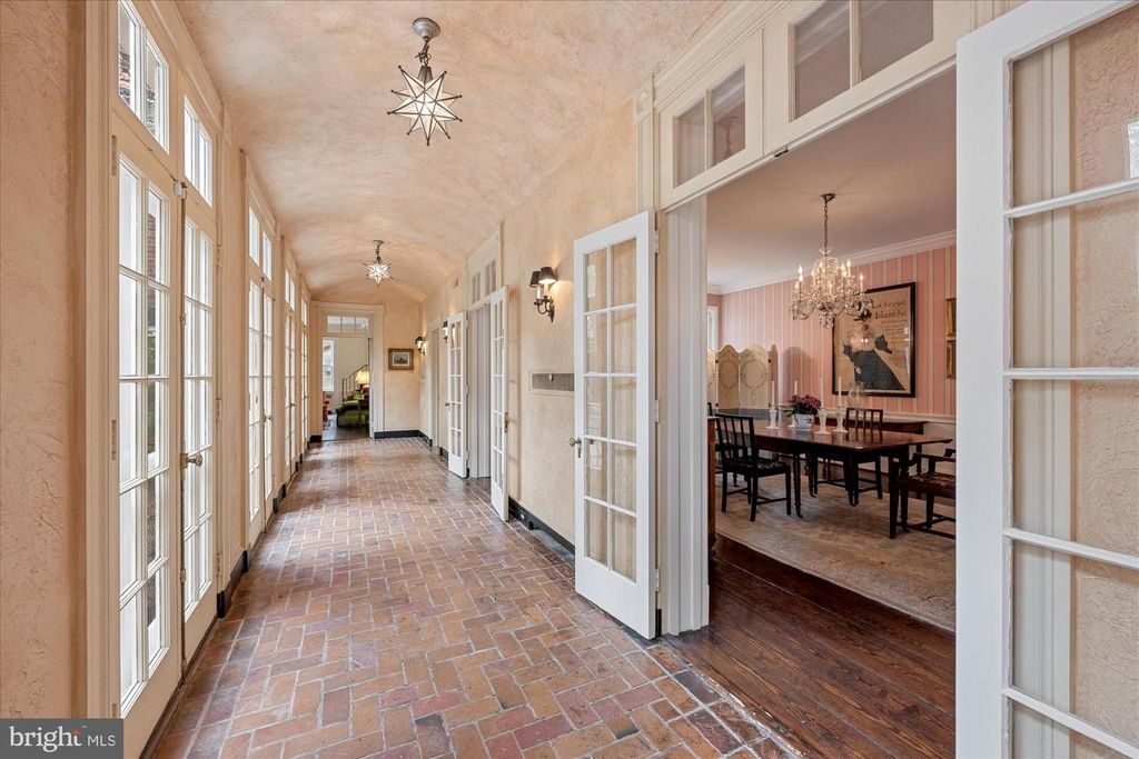 Image 17 of property listing at 2805 P ST NW, Washington, DC 20007