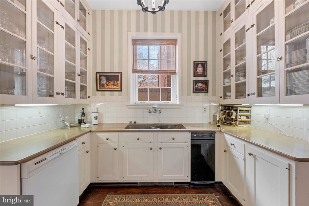 Image 31 of property listing at 2805 P ST NW, Washington, DC 20007