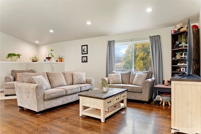 1790 Old Hwy 97, Okanogan, WA 98840