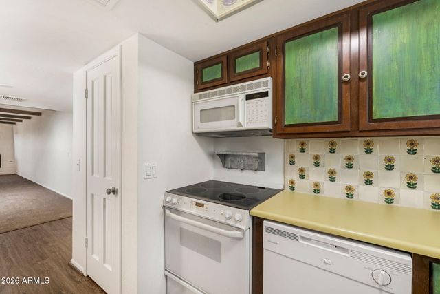 37210 N TRANQUIL Trail 9, Carefree, AZ 85377