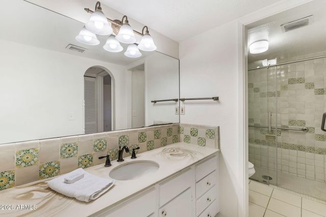 37210 N TRANQUIL Trail 9, Carefree, AZ 85377