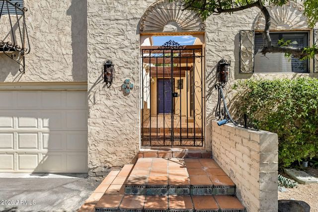 37210 N TRANQUIL Trail 9, Carefree, AZ 85377