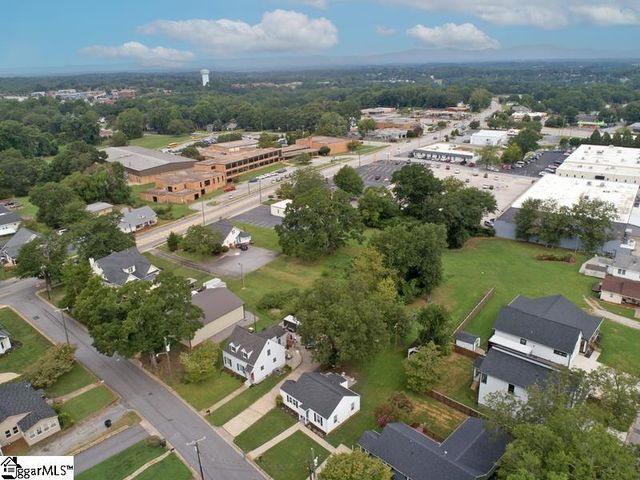 105 E Bearden Street, Greer, SC 29651