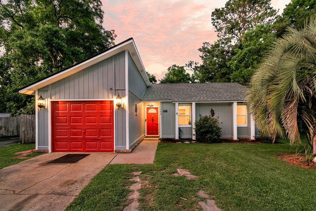 109 Carriage Court, Summerville, SC 29486
