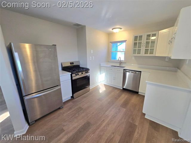 7399 Gronow, Center Line, MI 48015