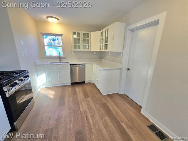 7399 Gronow, Center Line, MI 48015