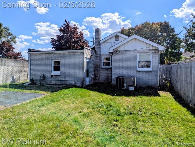 7399 Gronow, Center Line, MI 48015