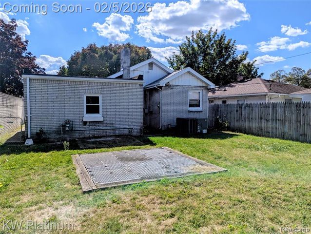 7399 Gronow, Center Line, MI 48015