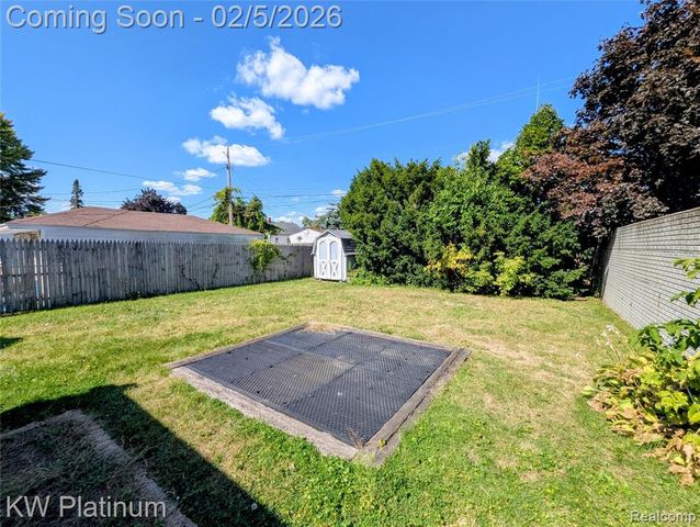 7399 Gronow, Center Line, MI 48015