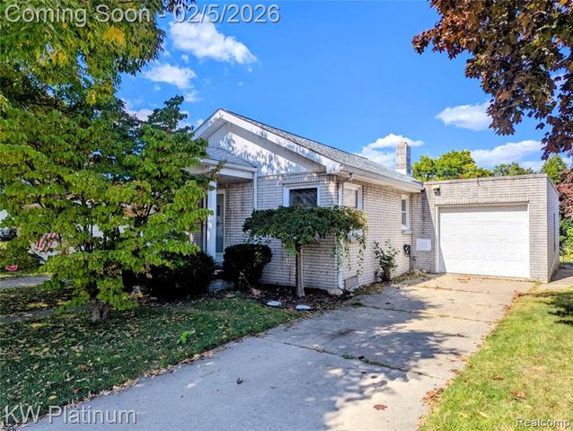 7399 Gronow, Center Line, MI 48015