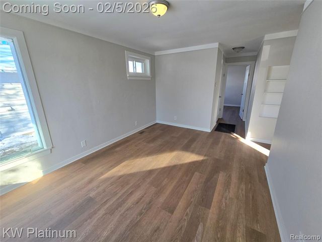 7399 Gronow, Center Line, MI 48015