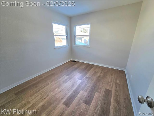 7399 Gronow, Center Line, MI 48015