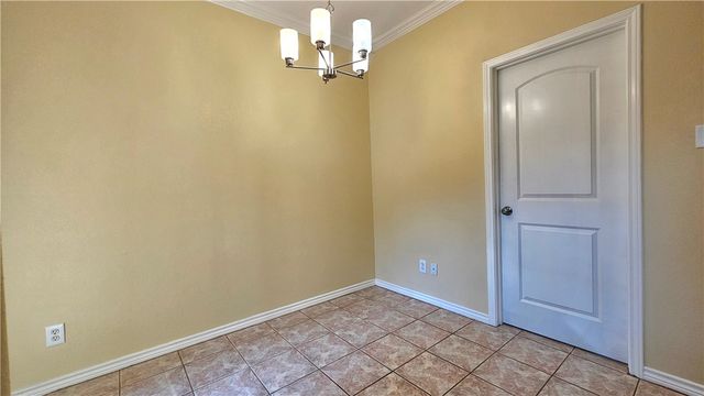 2565 Crestlea Dr, Corpus Christi, TX 78415