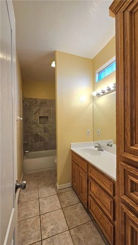 2565 Crestlea Dr, Corpus Christi, TX 78415