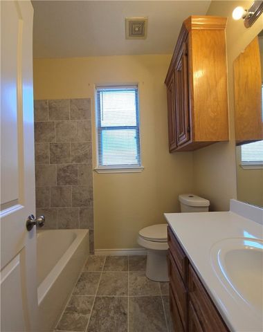 2565 Crestlea Dr, Corpus Christi, TX 78415