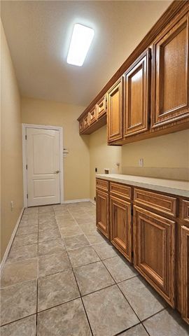 2565 Crestlea Dr, Corpus Christi, TX 78415