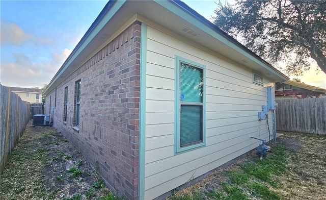 2565 Crestlea Dr, Corpus Christi, TX 78415