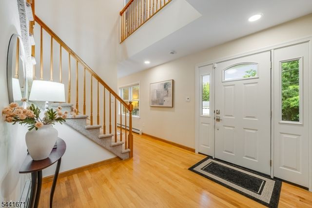 27 Harvest Ln, Livingston Twp., NJ 07039