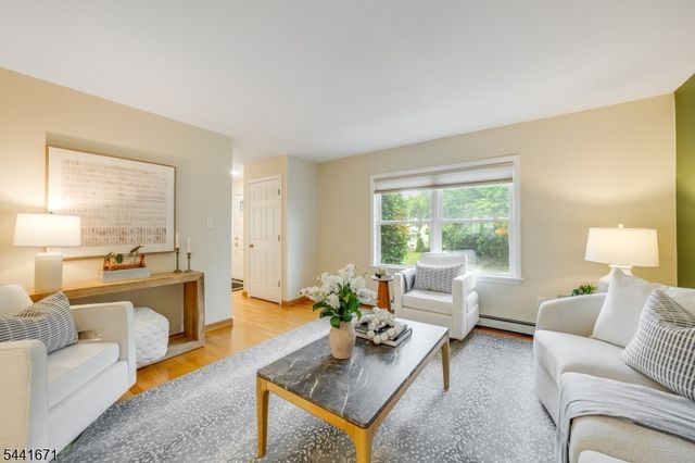 27 Harvest Ln, Livingston Twp., NJ 07039