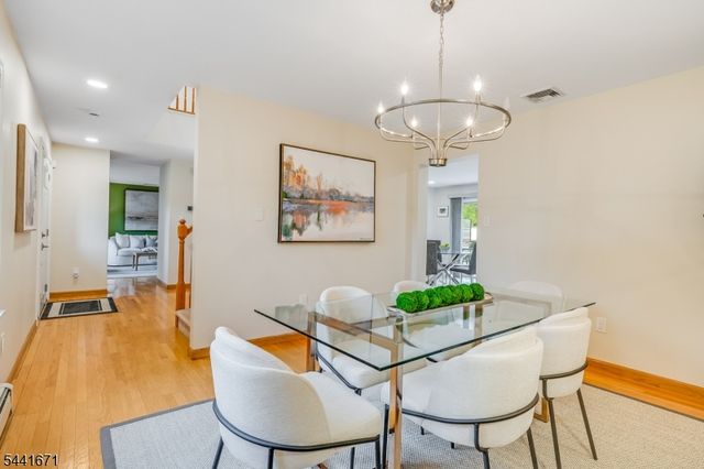 27 Harvest Ln, Livingston Twp., NJ 07039