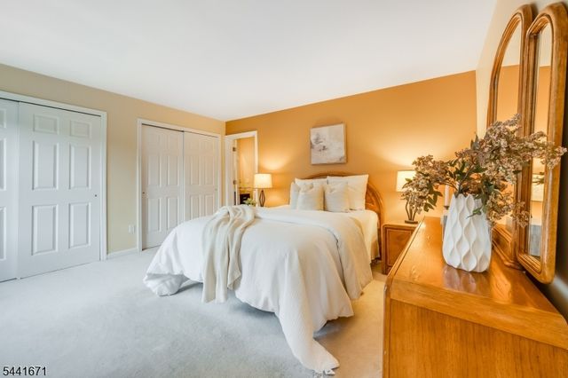 27 Harvest Ln, Livingston Twp., NJ 07039