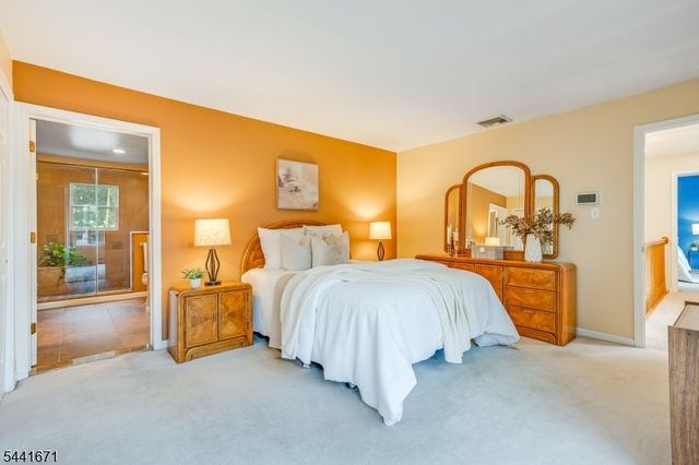 27 Harvest Ln, Livingston Twp., NJ 07039