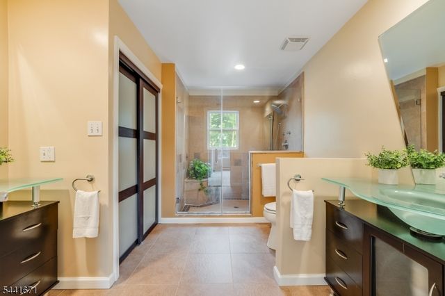 27 Harvest Ln, Livingston Twp., NJ 07039