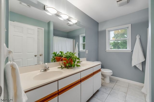 27 Harvest Ln, Livingston Twp., NJ 07039