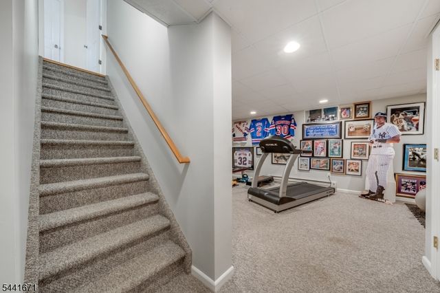 27 Harvest Ln, Livingston Twp., NJ 07039