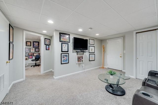 27 Harvest Ln, Livingston Twp., NJ 07039